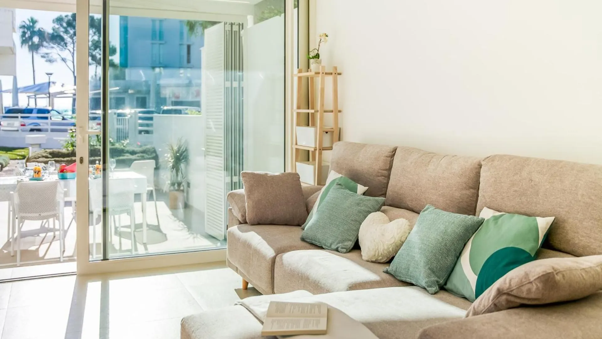 Ground-Floor Apartment With Terrace 阿尔库迪亚 0*,  西班牙