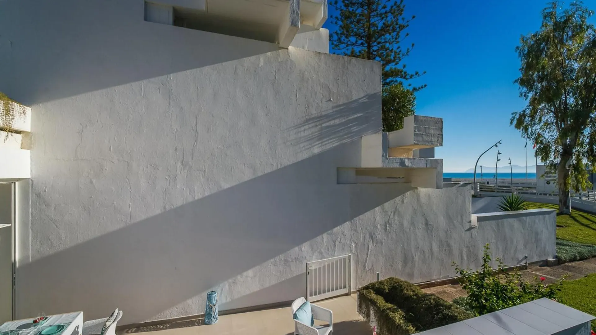 Ground-Floor Apartment With Terrace 阿尔库迪亚