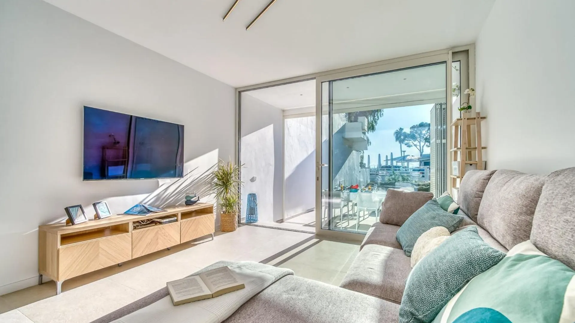 Ground-Floor Apartment With Terrace الكوذيا