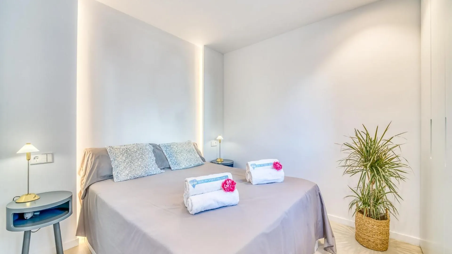 Ground-Floor Apartment With Terrace 阿尔库迪亚 0*,  西班牙