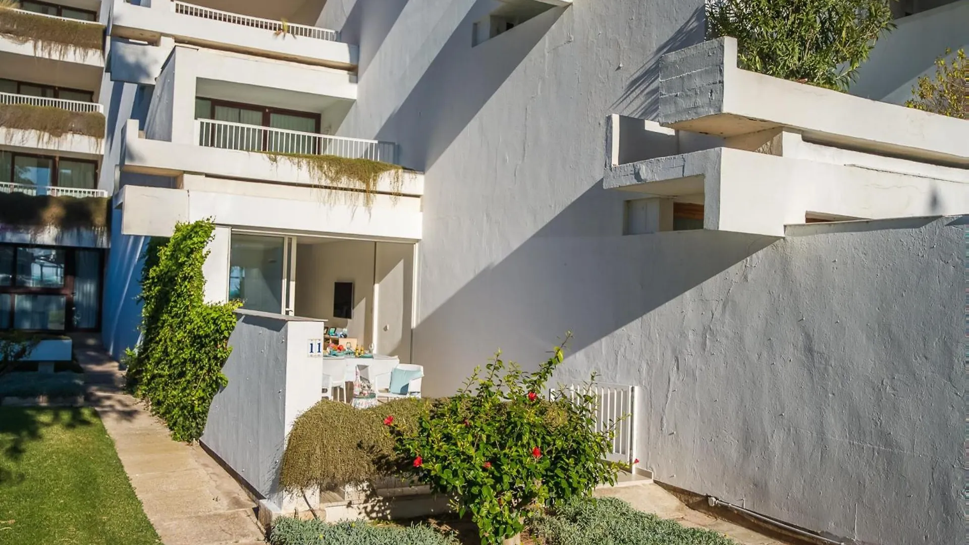 Ground-Floor Apartment With Terrace 阿尔库迪亚